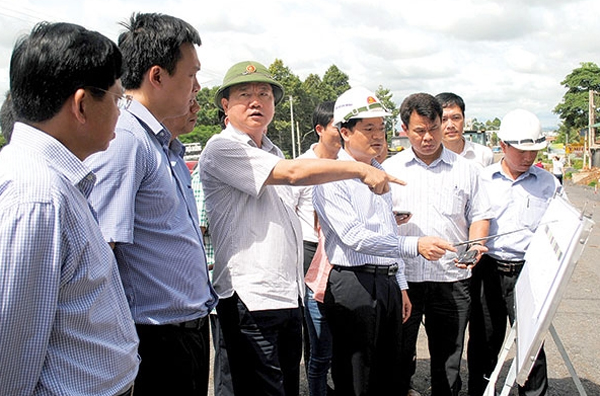  Nhìn lại kỳ tích đại công trường QL1, QL14 
Kỳ 1: Đột phá cơ chế huy động vốn Thứ ba